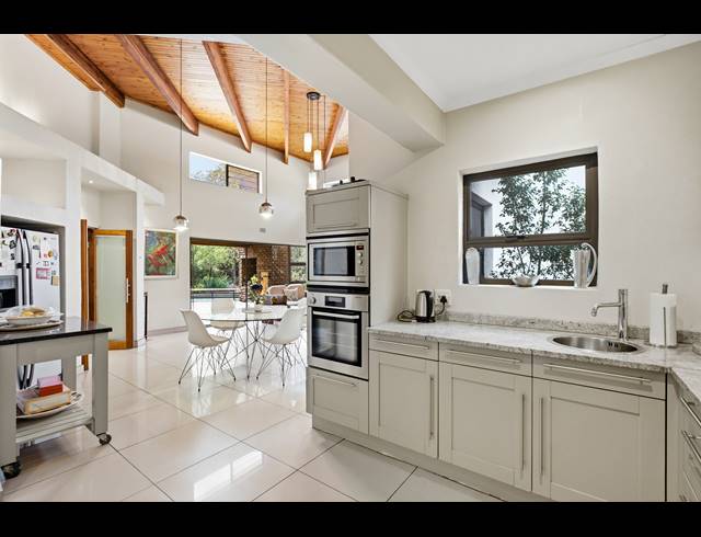 5 BEDROOM HOUSE FOR SALE IN BRYANSTON